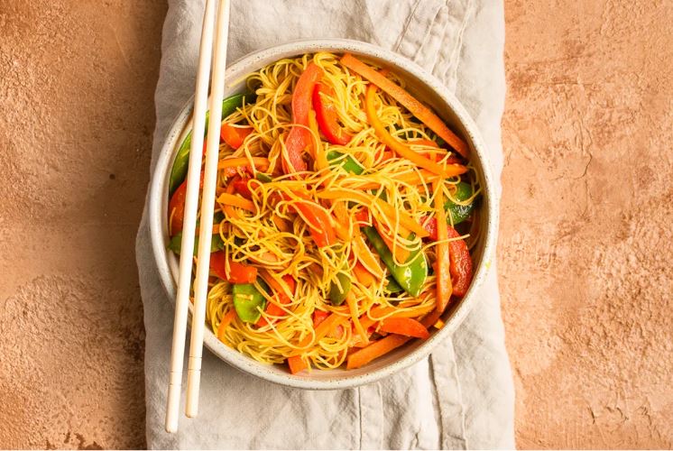 Singaporean Noodles – A Quick, Colourful, Nutrient-Packed Stir Fry 
